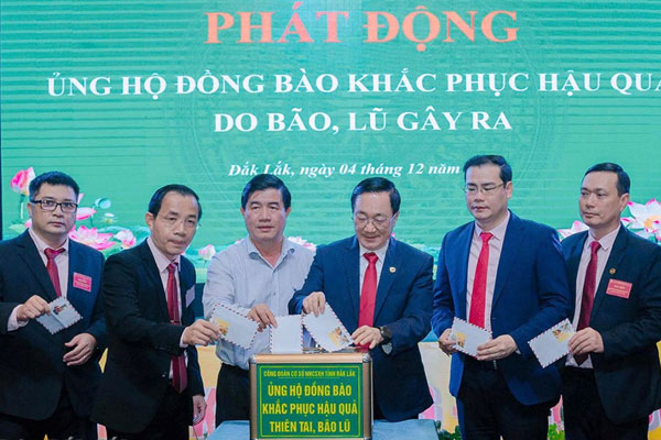 The VBSP Trade Union provides VND 1 billion (approximately USD 40,000) to support Dak Lak Province in overcoming natural disaster consequences