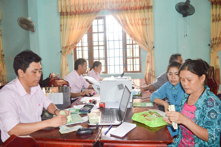VBSP support fishermen in Quang Tri where affected by unusual aquatic death