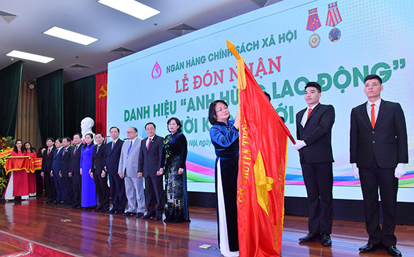 Conference on reviewing the Development Strategy of VBSP for the 2011-2020 period and receiving the title "Hero of Labor" in the renovation period